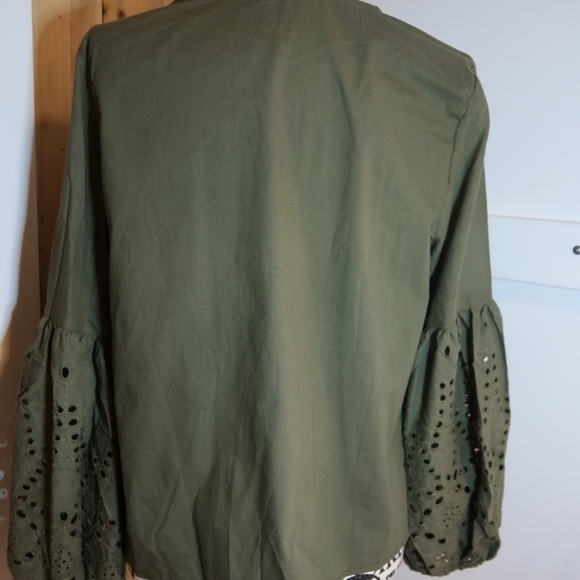 Balloon Sleeve Tie Top - Picture 4 of 5